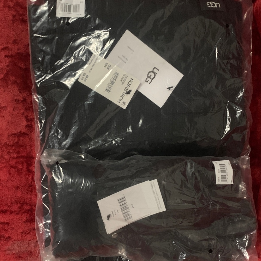 UGG Black scarf and gloves Bundle